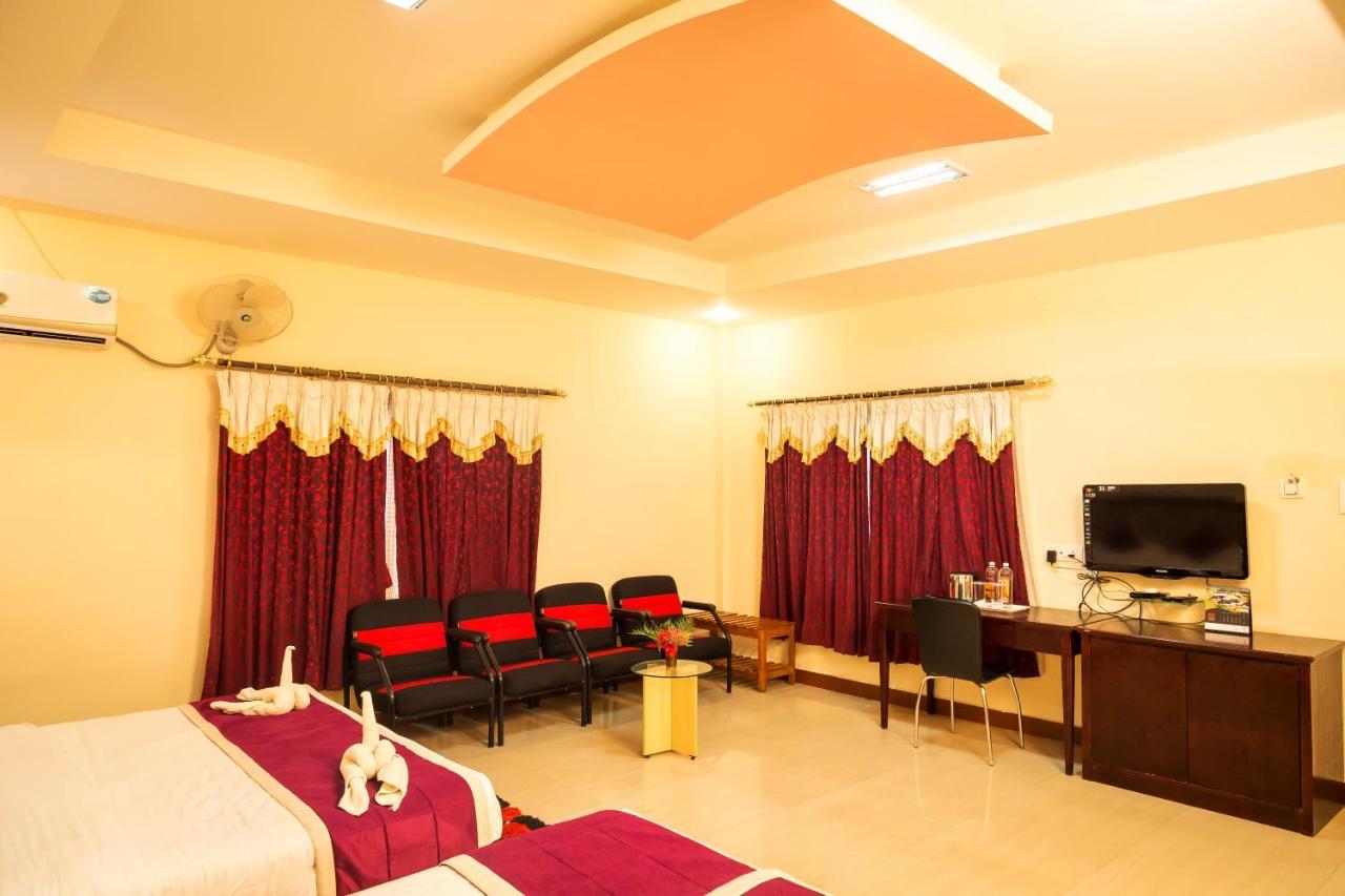 Kstdc Hotel Mayura Chalukya, Badami Exterior photo