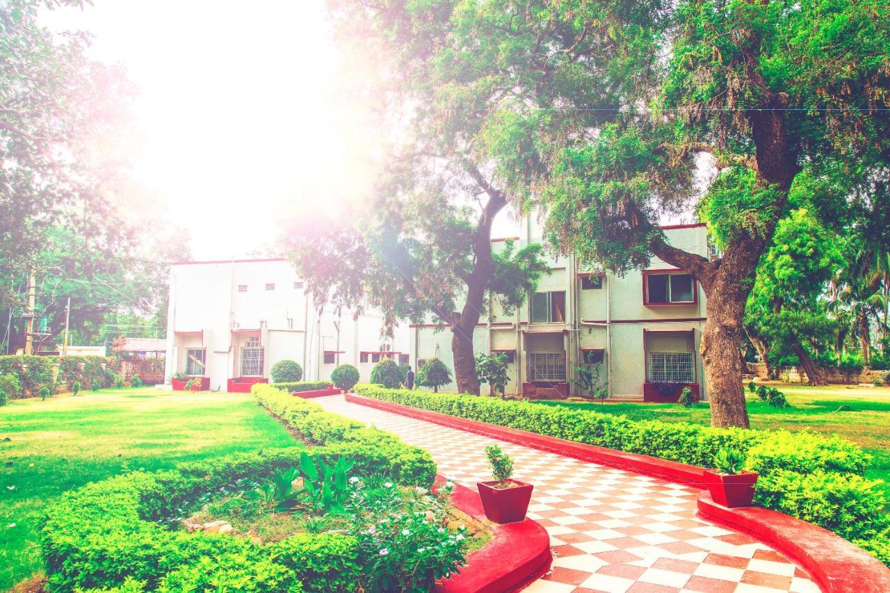 Kstdc Hotel Mayura Chalukya, Badami Exterior photo