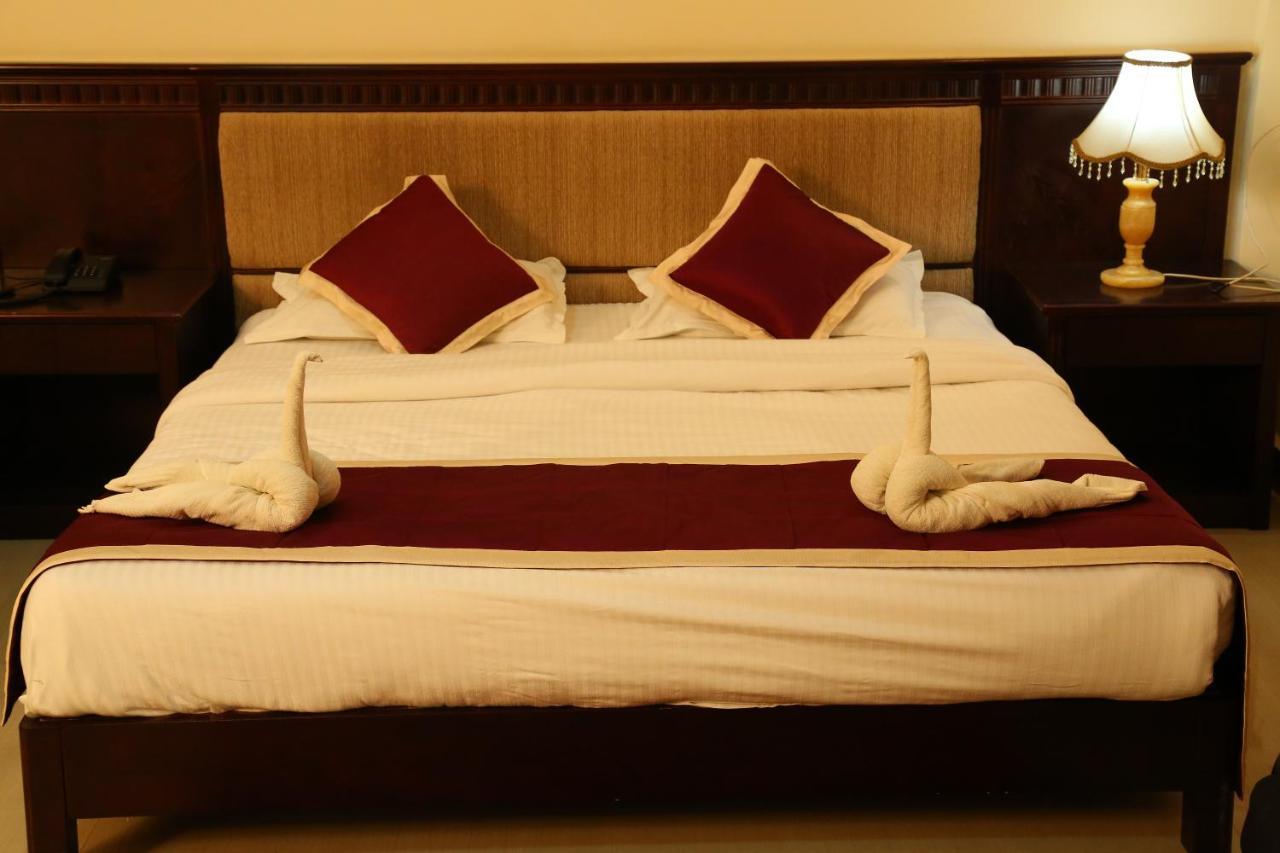 Kstdc Hotel Mayura Chalukya, Badami Exterior photo